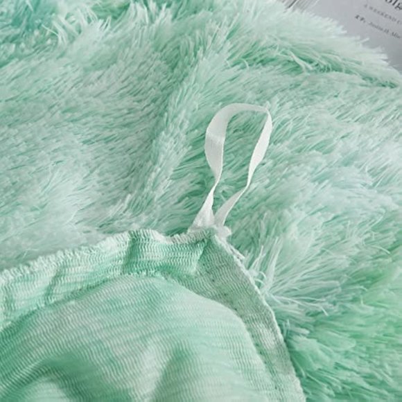 - SUPER SOFT   Shaggy Fluffy Faux Fur Duvet Cover Set Button Closure Vel… - Picture 5 of 6